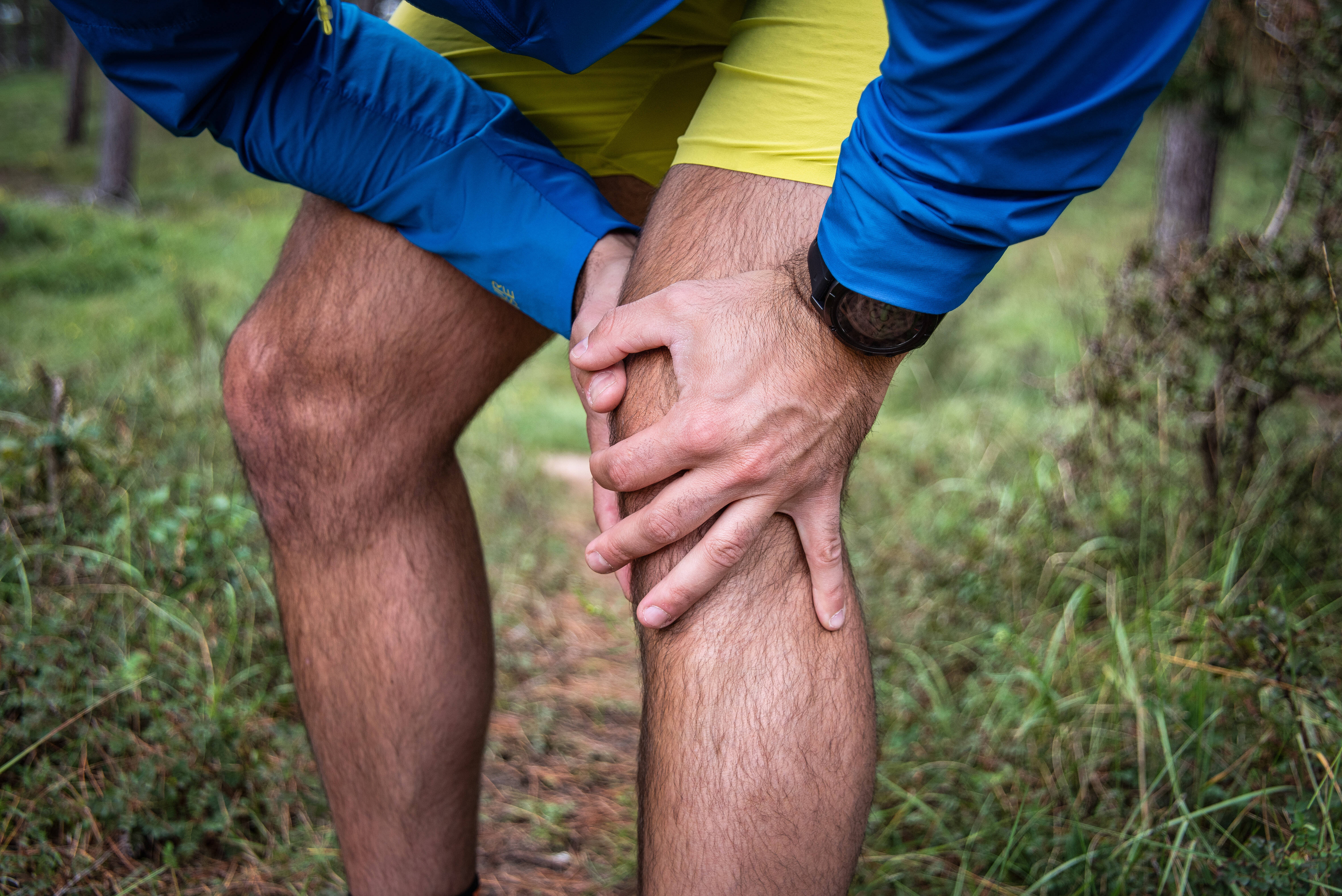 Pijn aan de buitenkant van de knie: Zo kom je ervan af